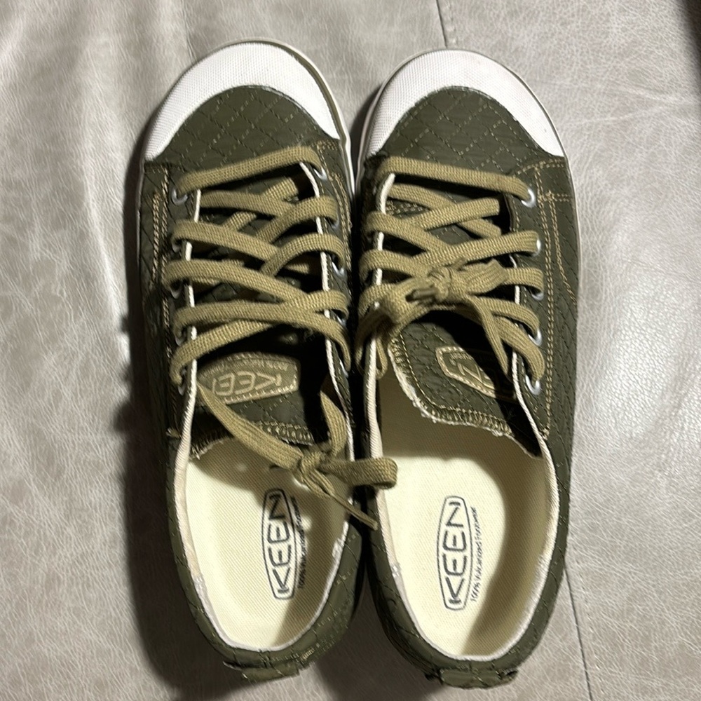 Keen shoes. Size 9 wide. Olive green in color.